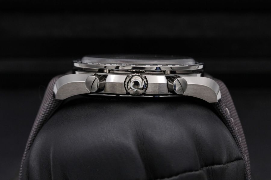 Omega Speedmaster Dark Side of the Moon 310.92.44.50.06.002